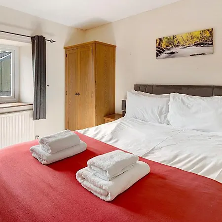 The At Thompson Ground * 霍克斯黑德