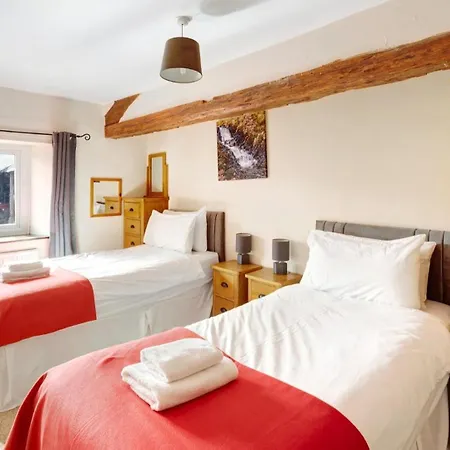 The At Thompson Ground * 霍克斯黑德